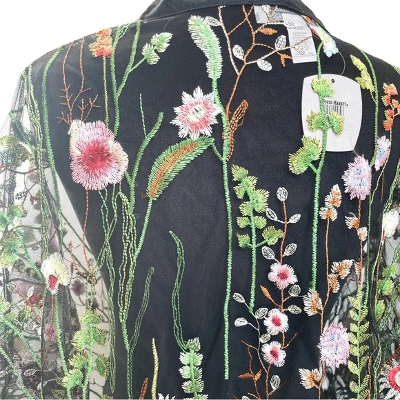 Kimono, botanical embroidery, beautiful detail. One size, new with tag. - Picture 7 of 12